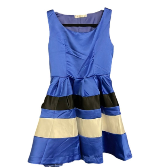 Dresses & Skirts - Fun party dress Size M